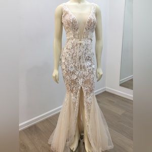 BERTA PRIVEE SAMPLE SALE!! 22-P105 Wedding Dress